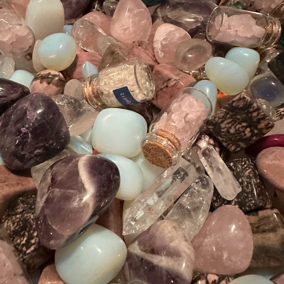 Crystal Confetti 🔮 Mystery Bundle - Picture 5 of 6